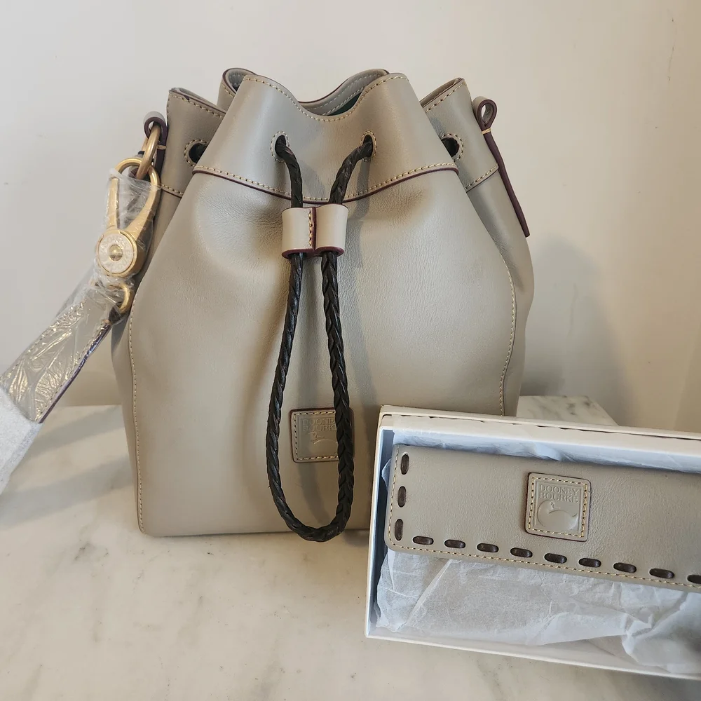 NWT Dooney & Bourke Hattie Drawstring Florentine Leather Bucket Bag Wallet - Picture 2 of 15